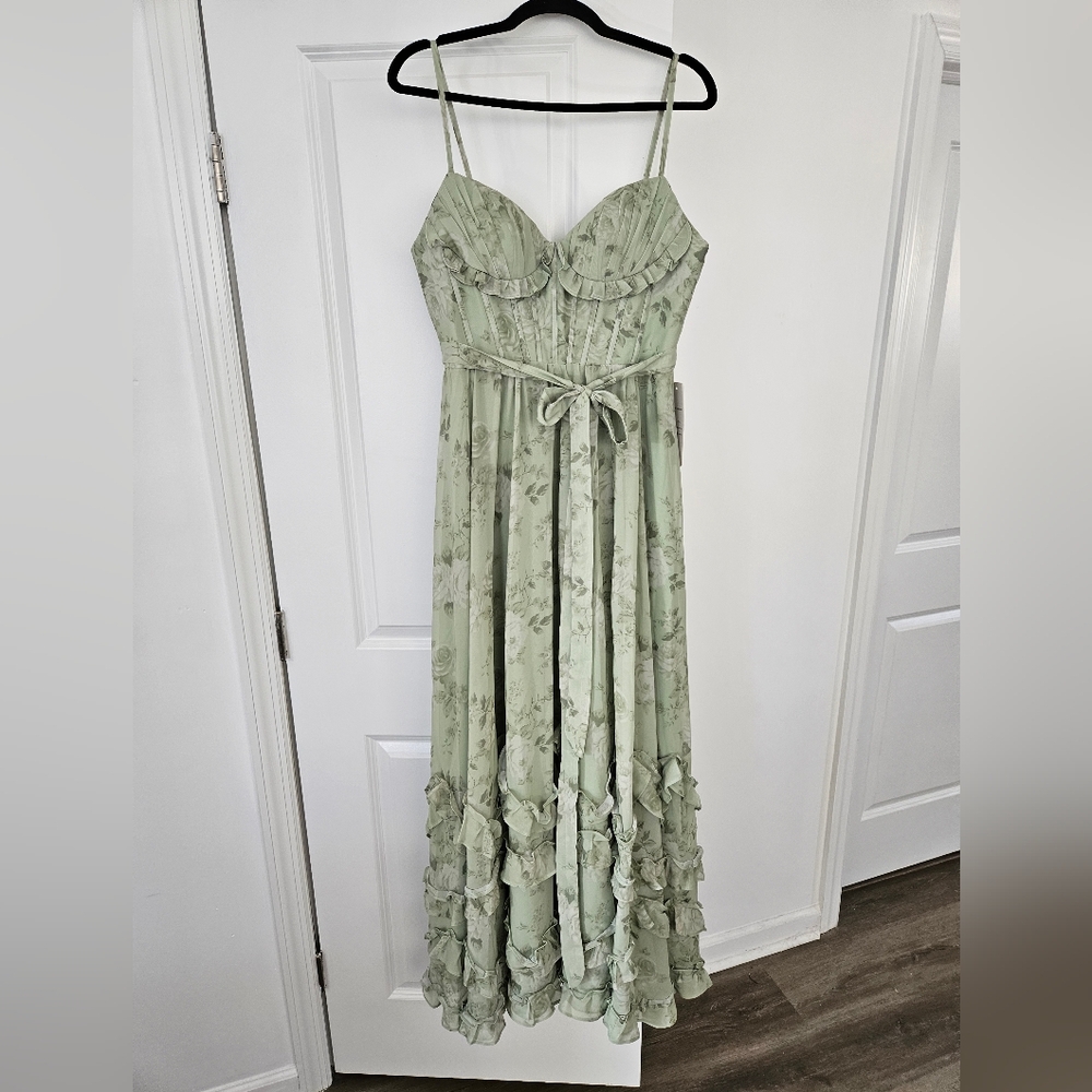 Elegant Floral Green Maxi Dress - Picture 1 of 6